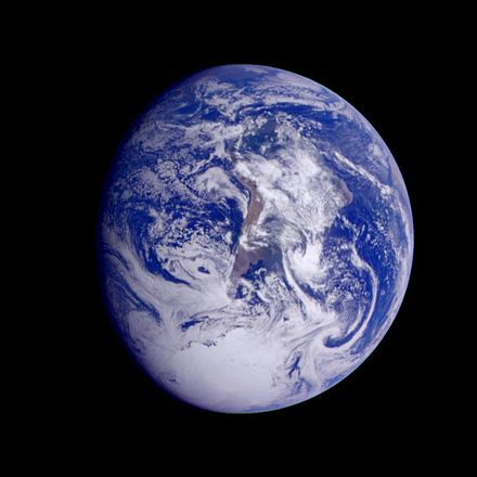 galileo-image-of-earth-taken-in-december-1990